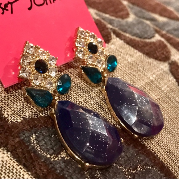 Betsey Johnson Jewelry - 💙BETSEY JOHNSON TEARDROP EARRINGS💙